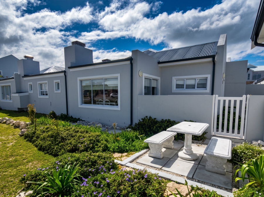 2 Bedroom Property for Sale in Struisbaai Western Cape